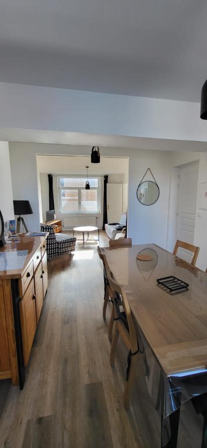 Entre Les Places Appartement *