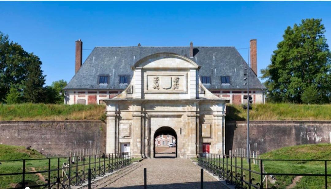 Entre Les Places Arras